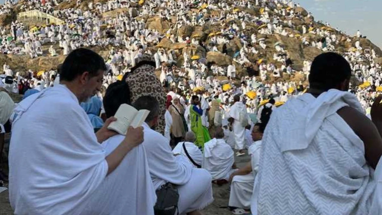 تردد قناة مكة الجديد على نايل سات لمتابعة تكبيرات عيد الأضحى